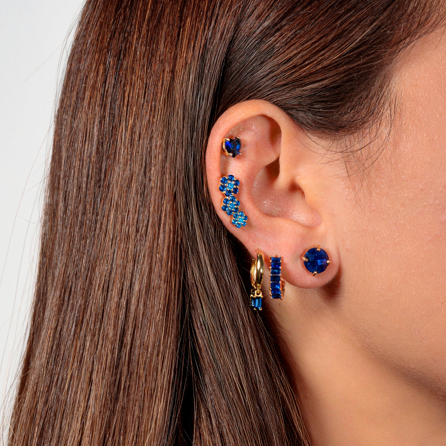 Cerchietto Miss in argento 925 placcato oro 18k e zirconi Blu rettangolari Fofo Somani Modella