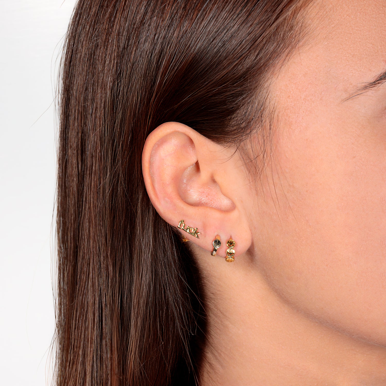 Mono Orecchino Fuck argento 925 placcato oro 18k e zirconi Fofo Somani Modella