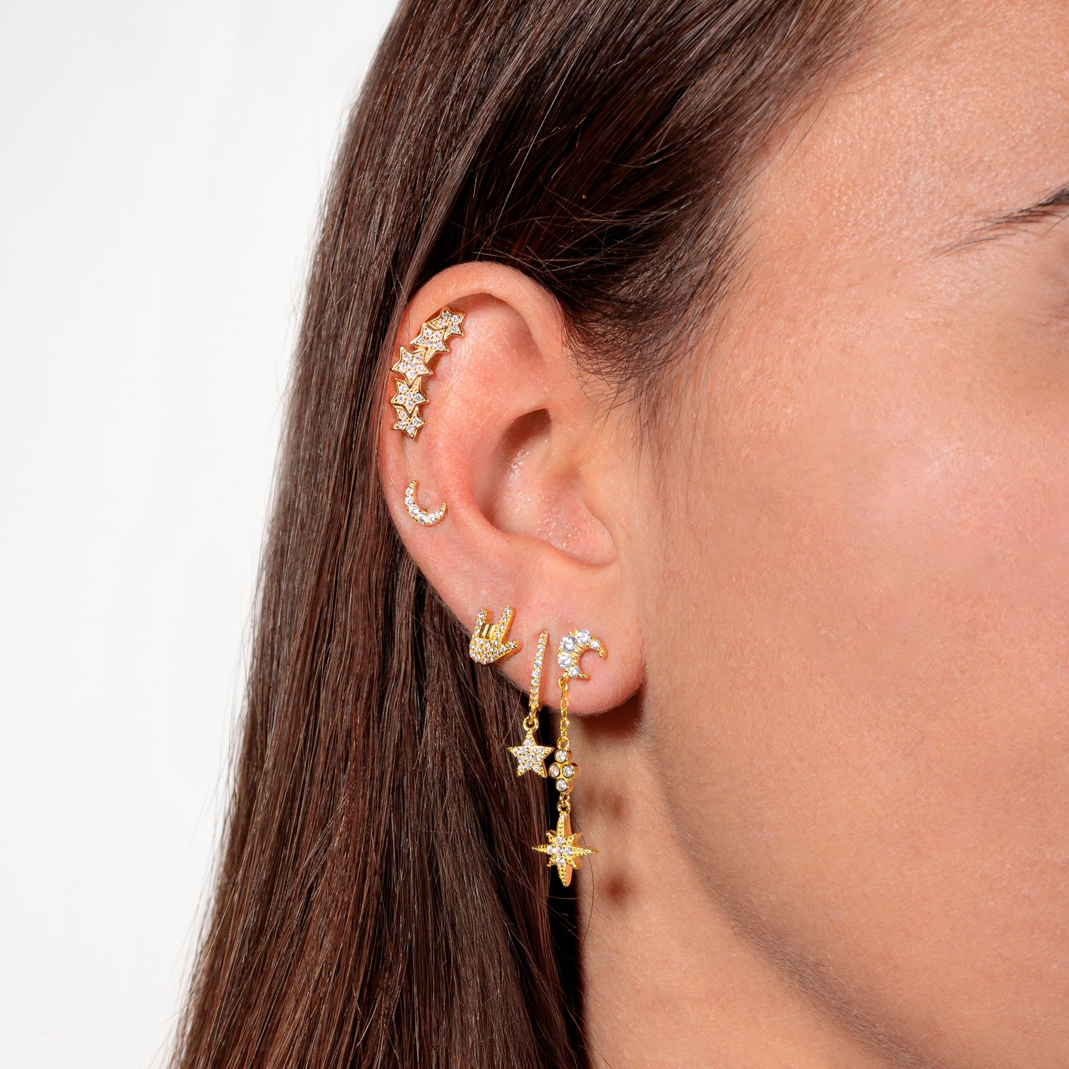 Mono Orecchino Universe Mono orecchino in argento 925 placcato oro 18k e zirconi Fofop Somani Modella