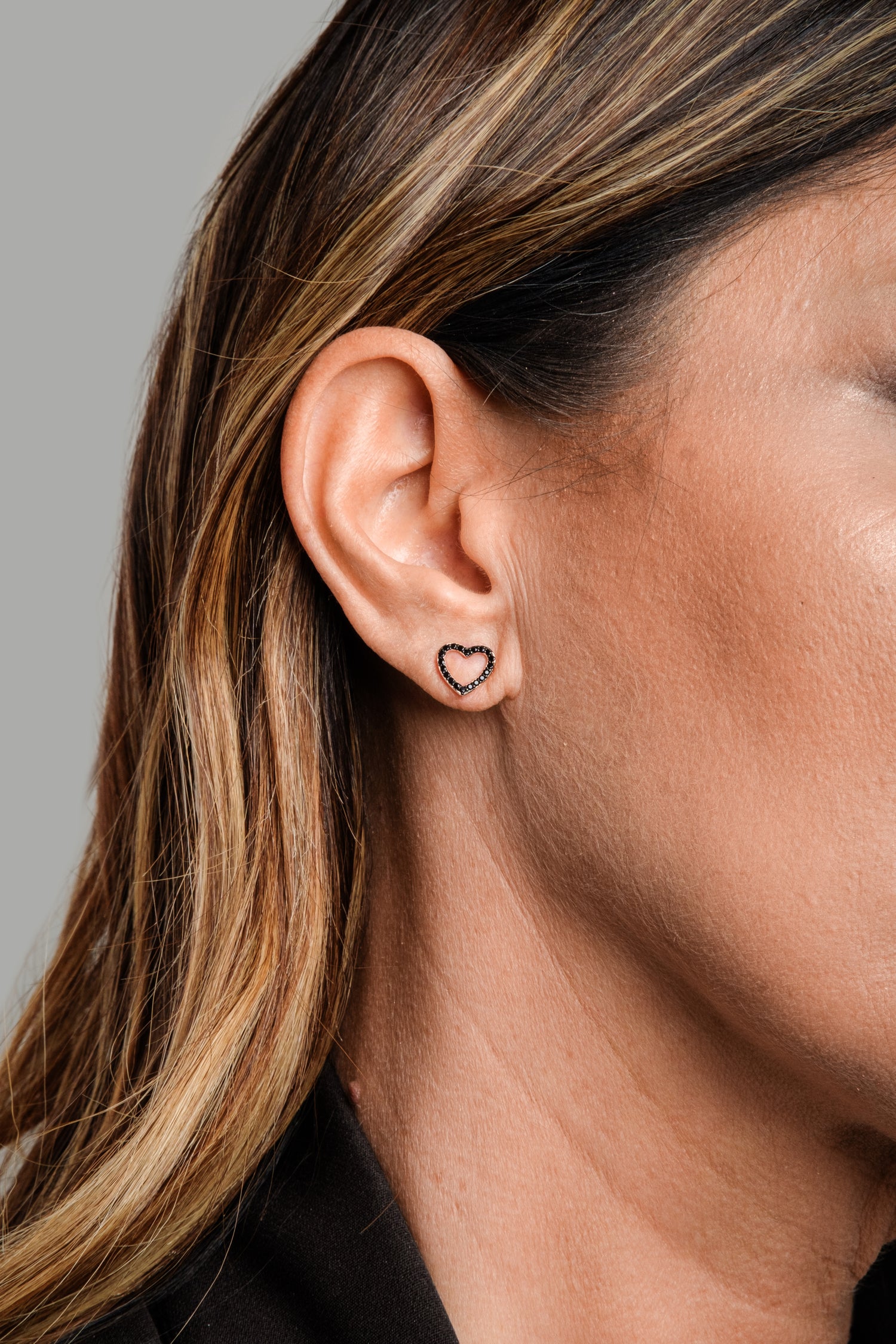 Monorecchino Cuore Vuoto Black Modella Argento925 Placcato oro rosa zirconi neri fofo Somani