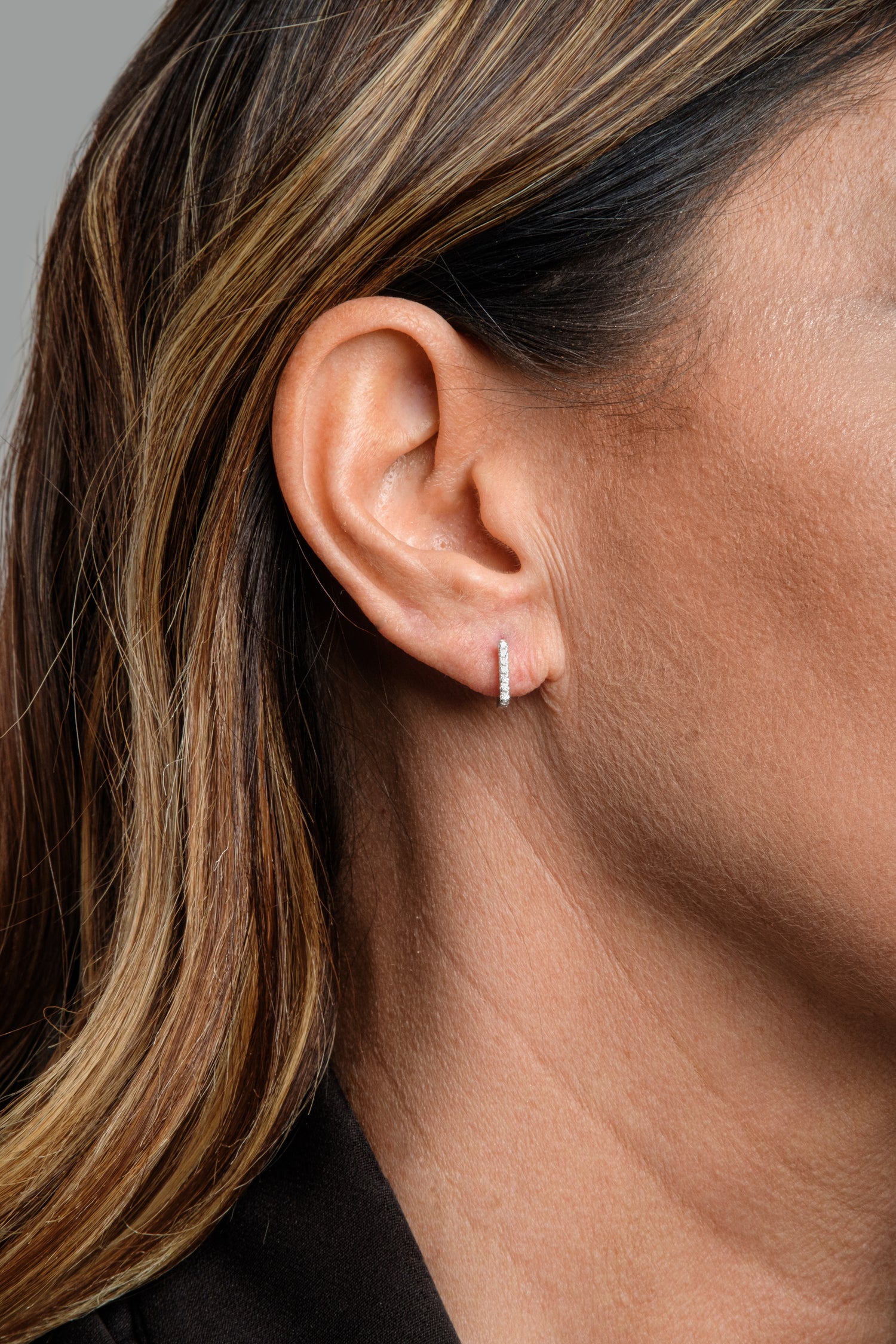 Monorecchino Square Mini White Modella Argento925 Rodiato Zirconi Fofo Somani