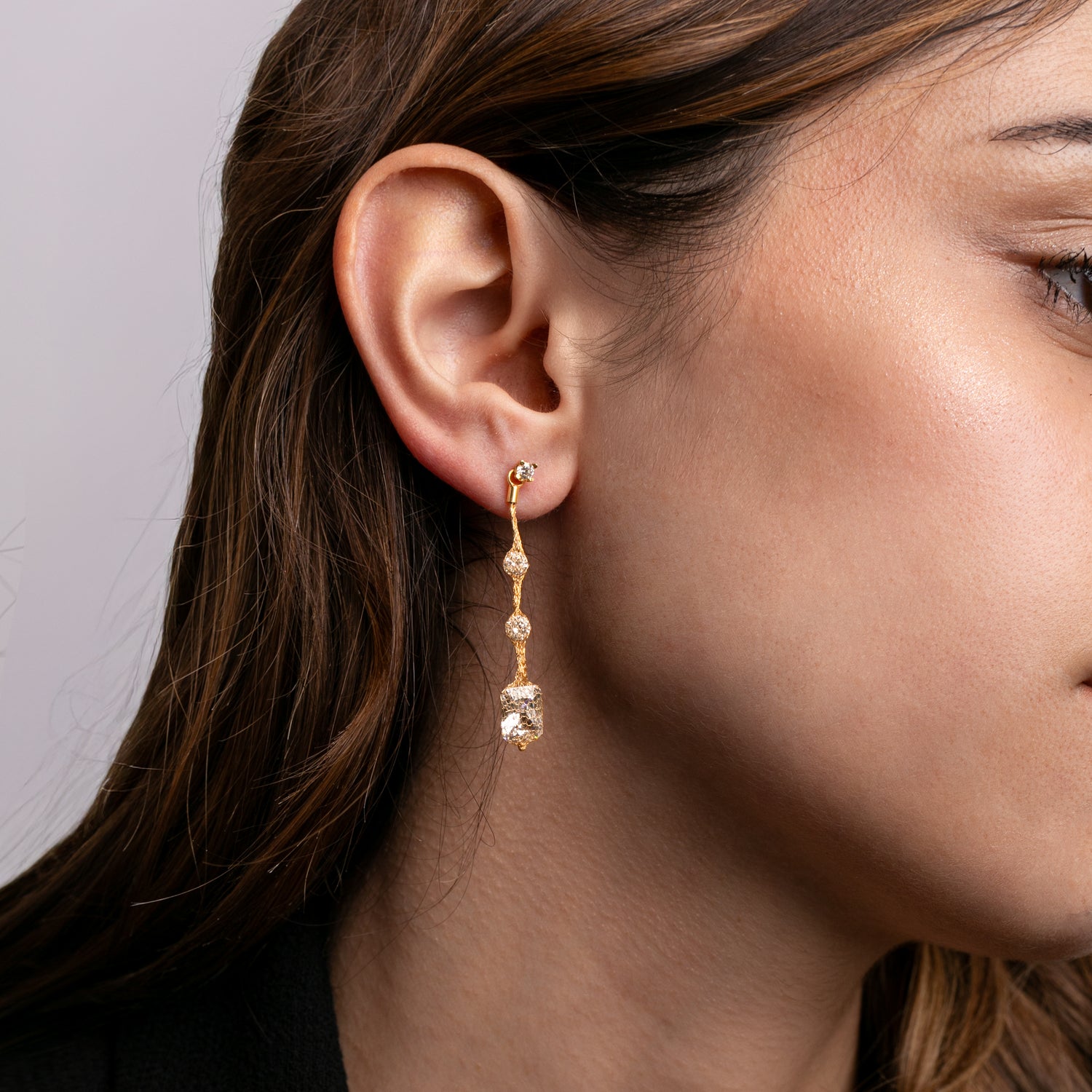 Orecchini Calza Corto Square Oro Modella argento925 placcato oro18k con zirconi sospesi all'interno Fofo Somani