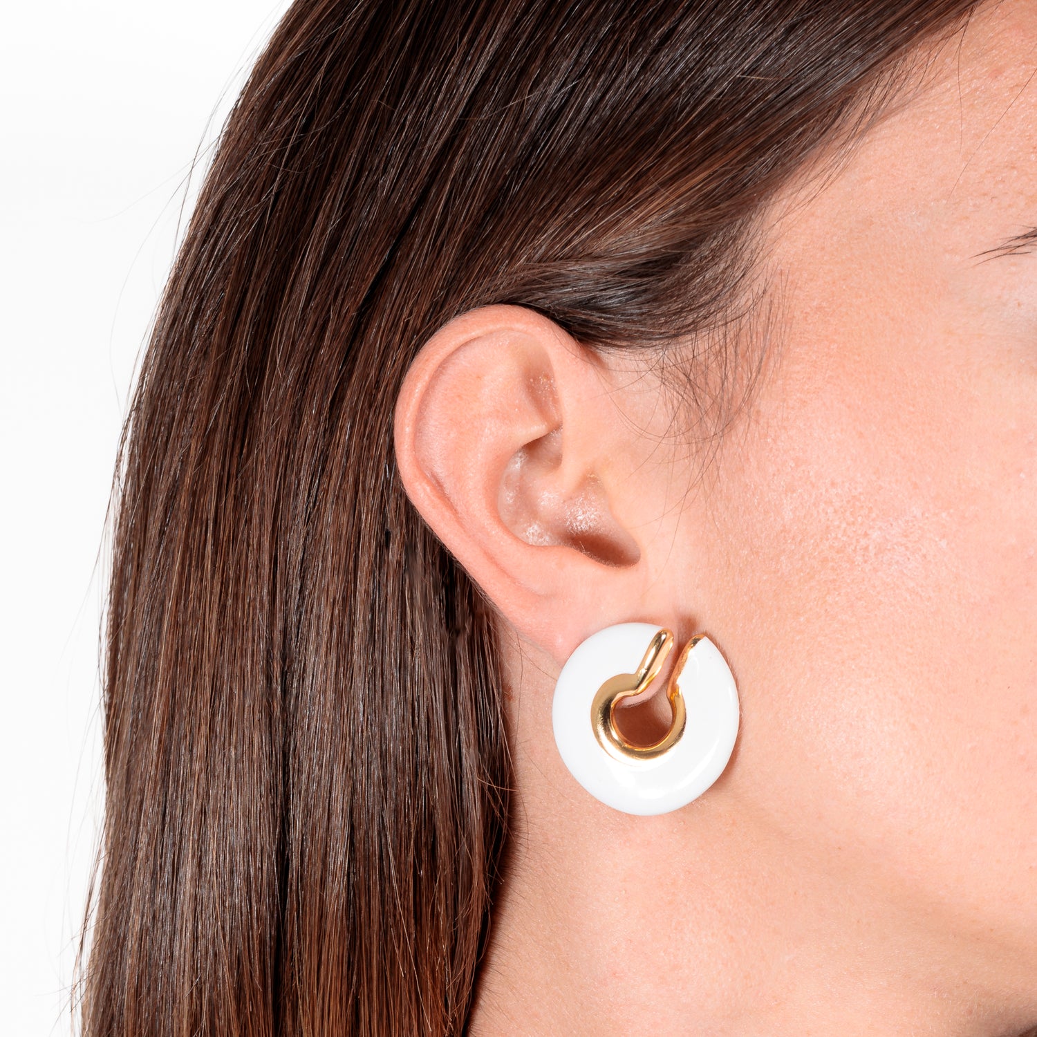 Orecchini Emily in argento 925 placcato oro rosa Smaltato Bianchi placcato oro 18k Fofo Somani Modella