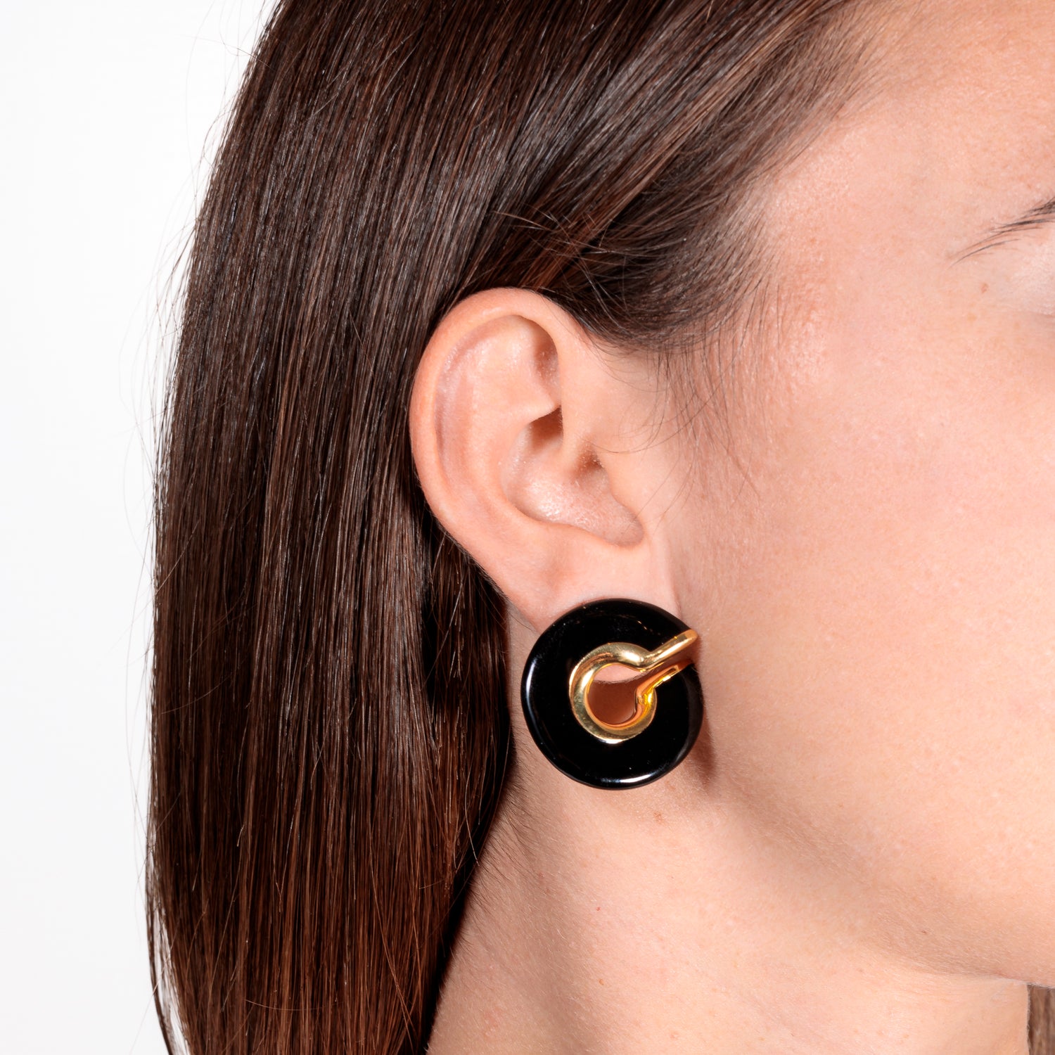 Orecchini Emily in argento 925 placcato oro rosa Smaltato neri placcato oro 18k Fofo Somani Modella