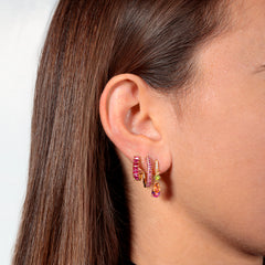 Cerchietto Miss Taglio Baguette argento 925 placcato oro 18k e zirconi baguette Fucsia incastonati Fofo Somani Modella