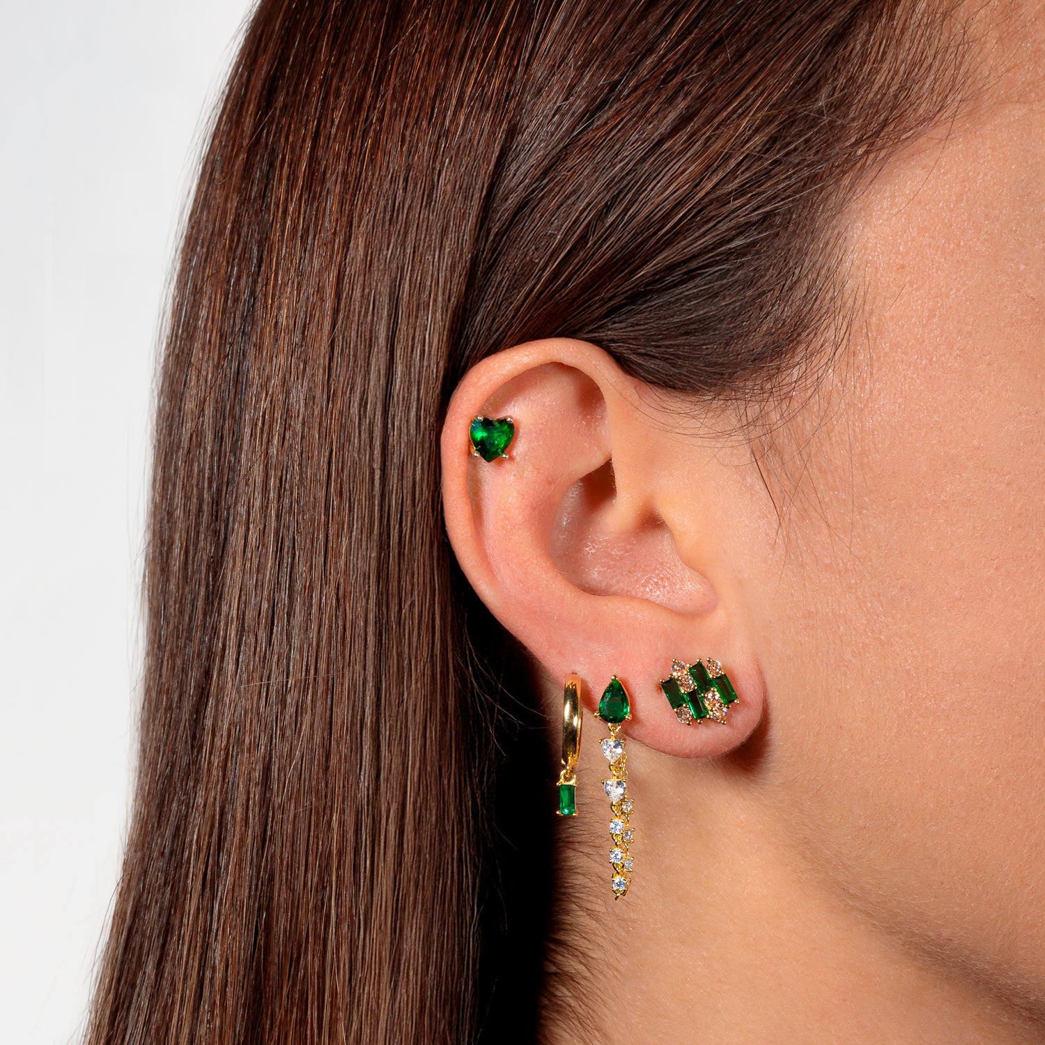 Cerchietto Miss  in argento 925 placcato oro 18k e zirconi verdi rettangolari  Fofo Somani Modella