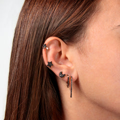 Mono Orecchino Stella Medium in argento 925 placcato oro 18k o oro rosa e zirconi. Fofo Somani Modella