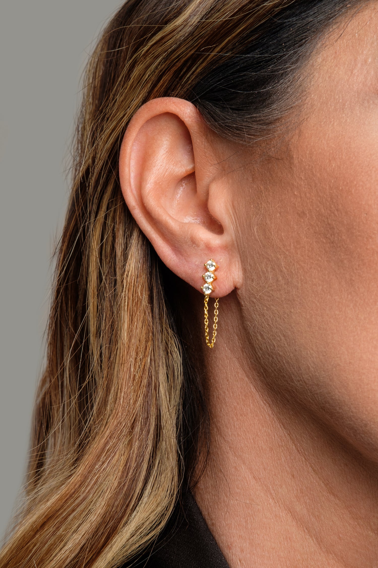 Monorecchino Gold Chain Modella Argento925 Placcato Oro18k Fofo Somani