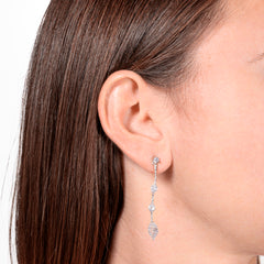 Orecchini Calza Corto Round argento 925 rodiato con zirconi sospesi Fofo Somani Modella